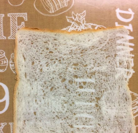 片片透光！日本面包师1条吐司切88片 变身千层蛋糕